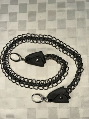 Dark Gray and Silver Double Chain Wallet Connector